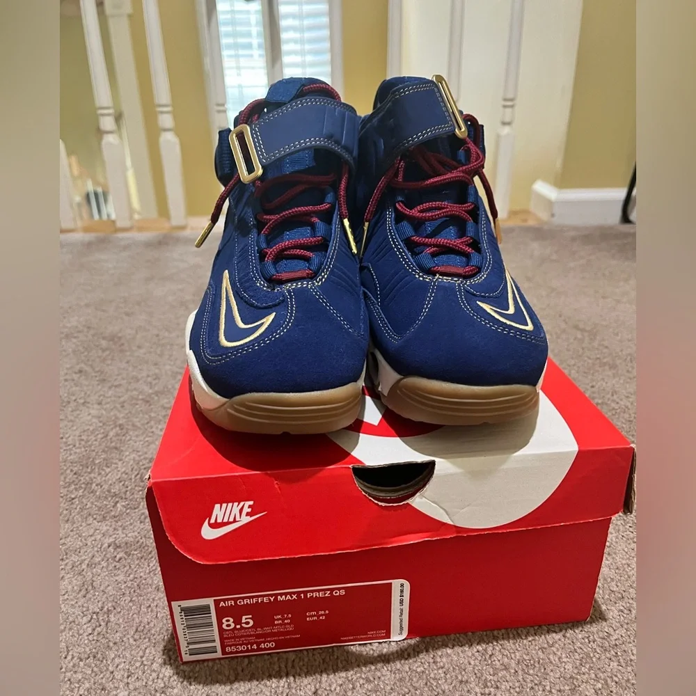 Nike stylish navy